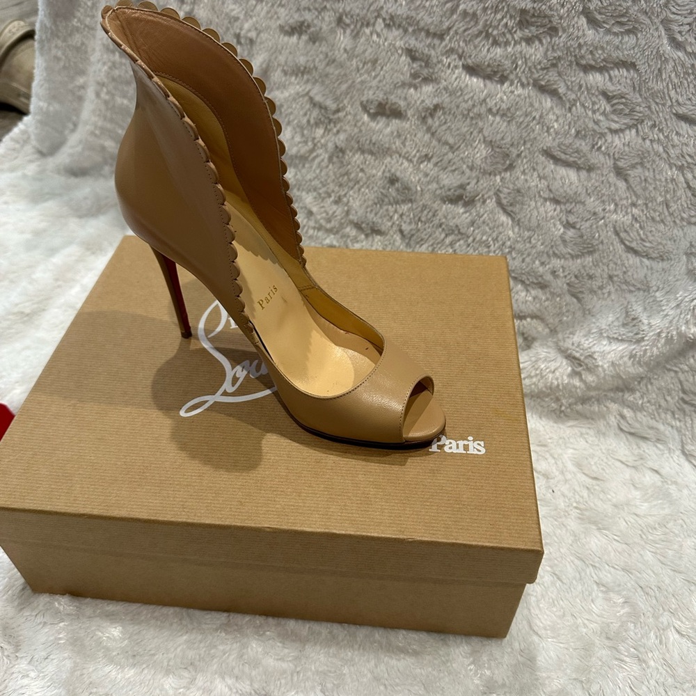 Christian Louboutin nude pumps